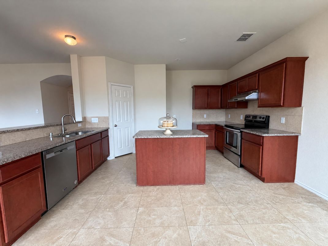 Property photo 2 of 424 Cypress Hill Dr