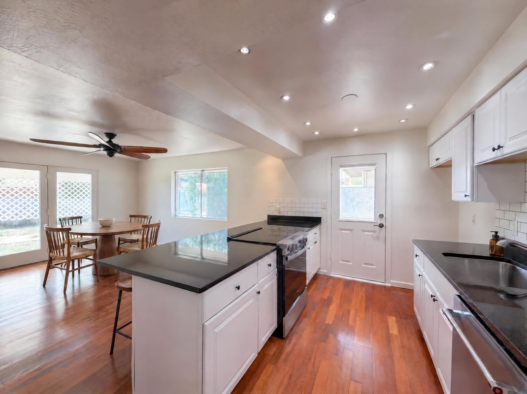 Property photo 3 of 1137 E Brenda Dr