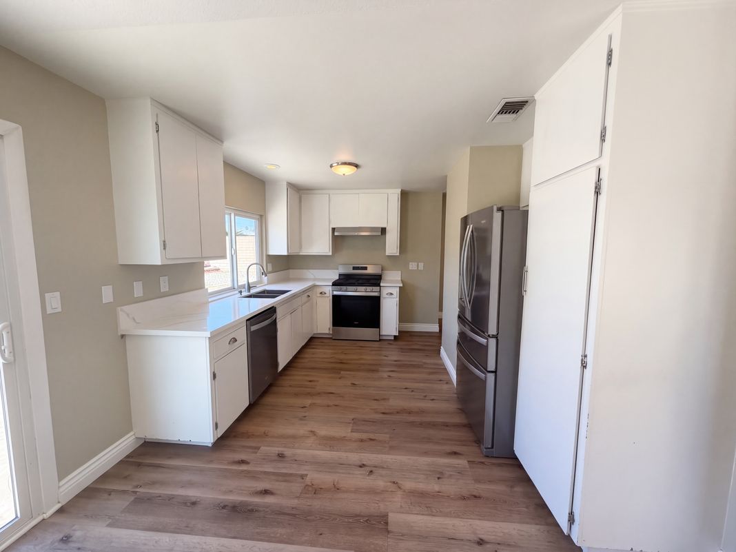 Property photo 2 of 11828 Craw Ave