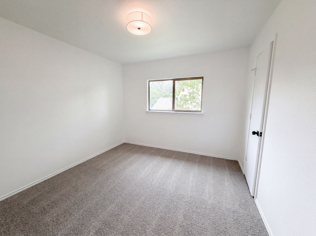 Photo 16 of 20 of 5406 S Hearsey Dr, Austin, TX