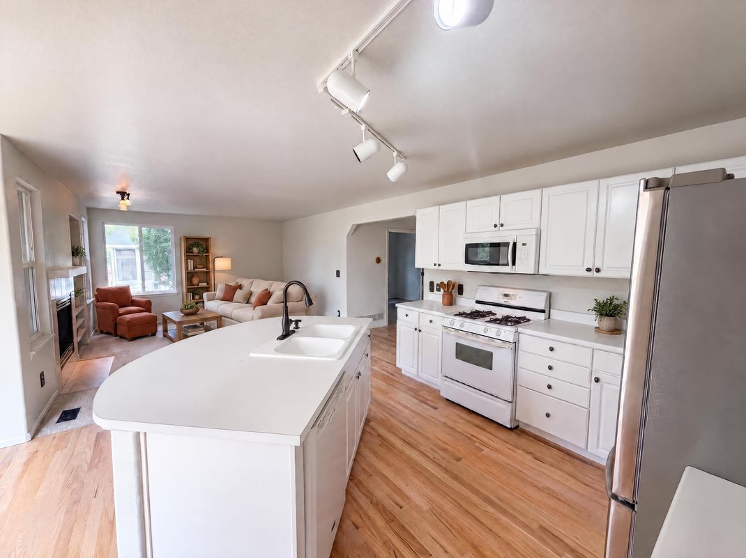 Property photo 2 of 1658 Daily Dr