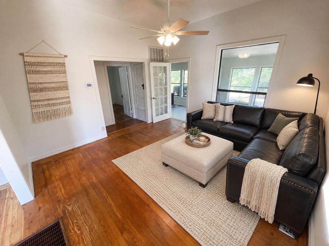 Property photo 3 of 323 W 7th St