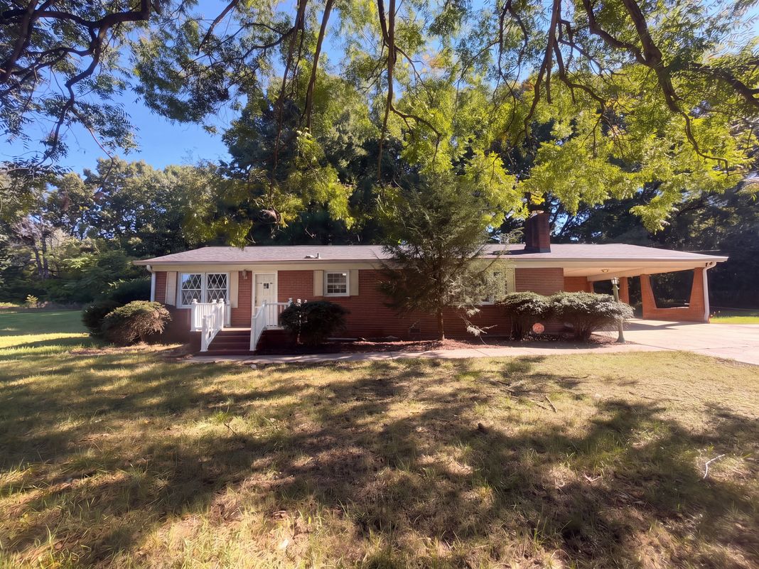 Property photo 1 of 1715 Old Hollow Rd