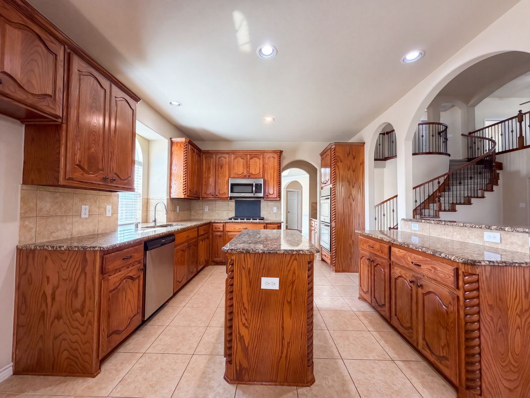 Property photo 2 of 409 Lone Oak Ct