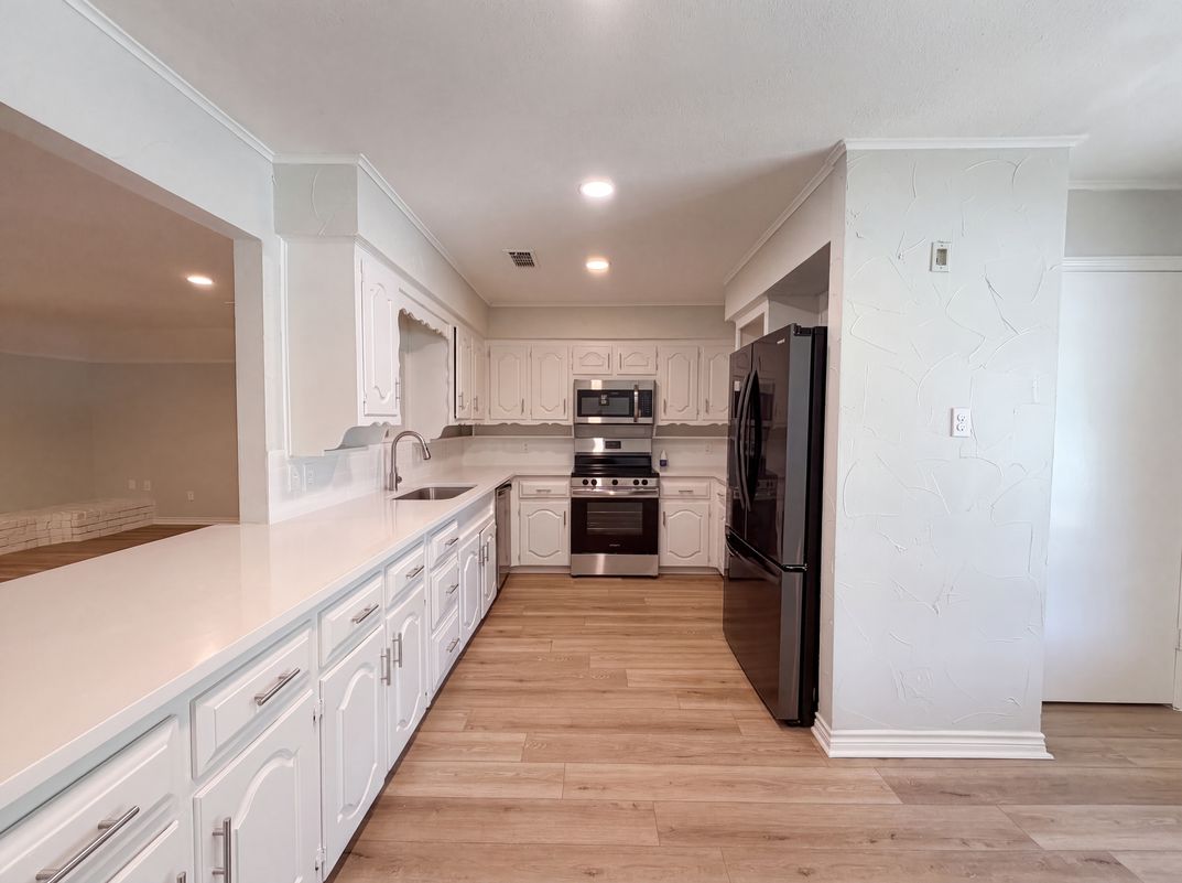 Property photo 2 of 940 Western Trl
