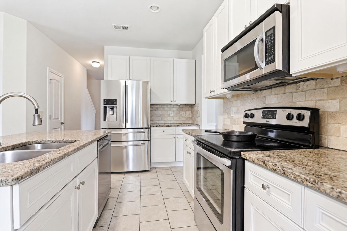 Property photo 2 of 77 Hamil Ct NW
