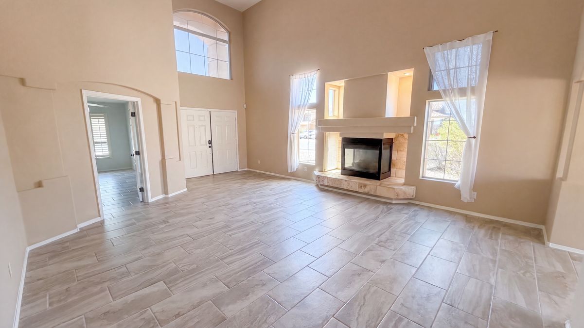 Property photo 3 of 15652 W Calavar Rd