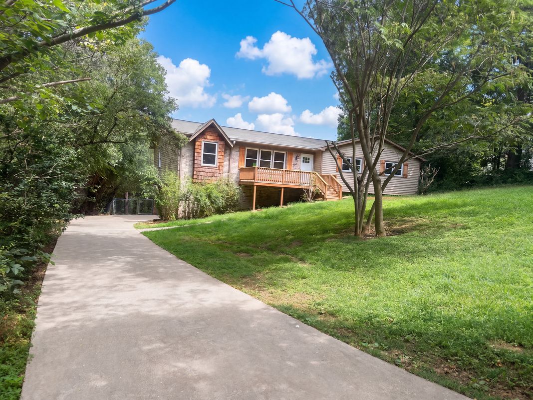 Property photo 1 of 4676 Fairway Dr