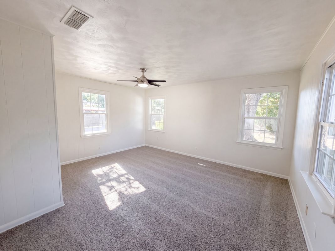 Property photo 3 of 3802 Poinsettia Dr