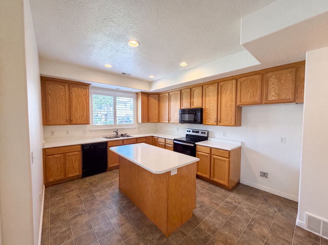 Property photo 2 of 6943 W Bamburgh Way