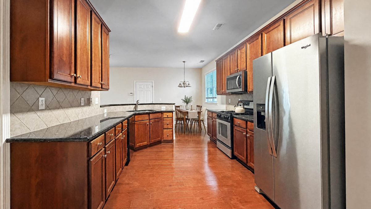 Property photo 2 of 8915 Cinder Ln