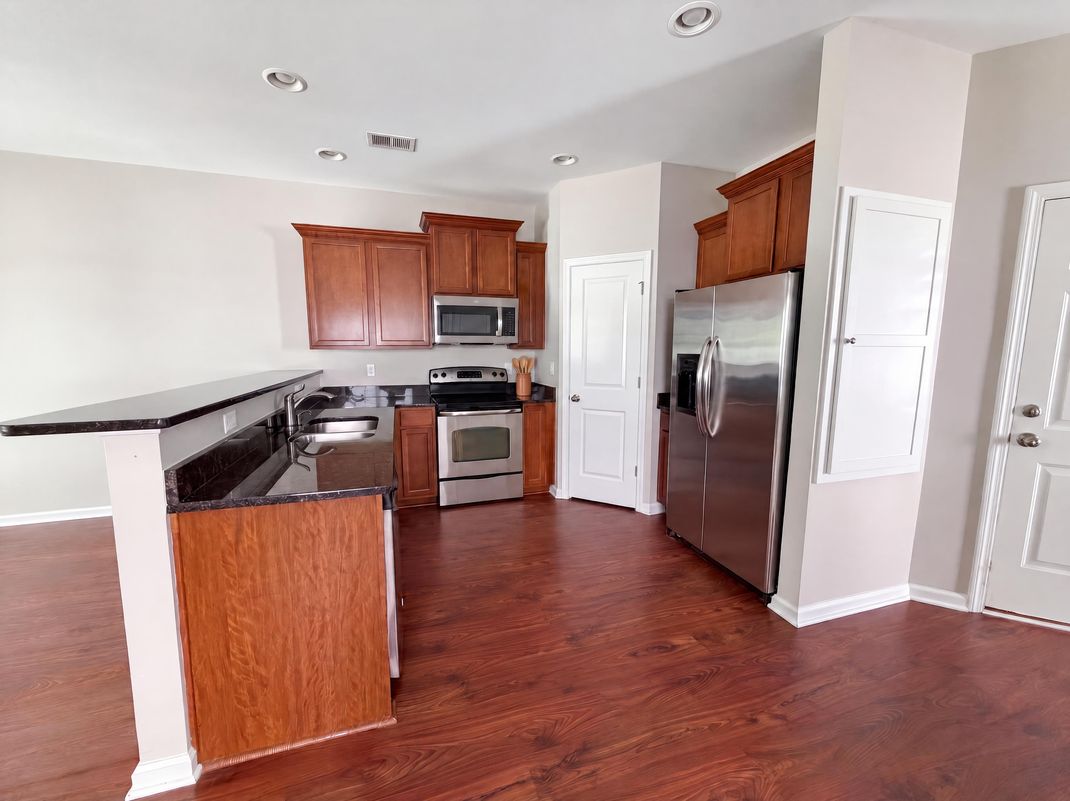 Property photo 2 of 815 Parnell Ct