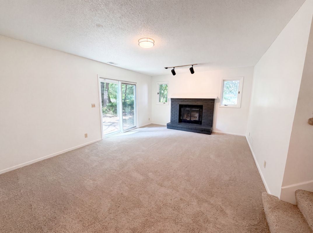 Property photo 3 of 2601 Setter Cir