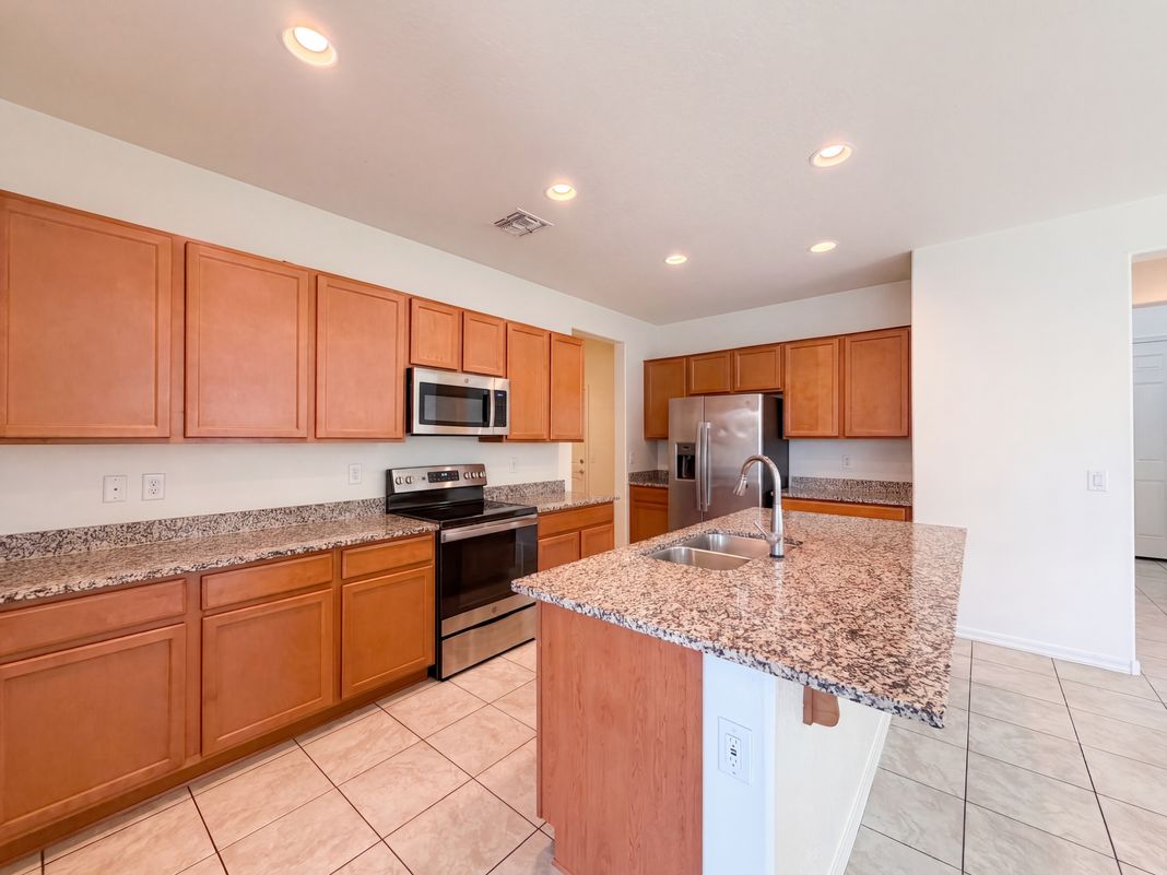 Property photo 2 of 3325 W Dunbar Dr
