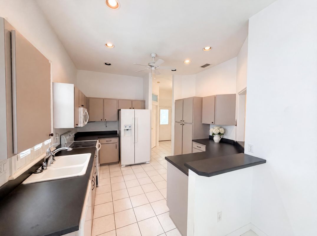 Property photo 2 of 3319 Newbliss Cir