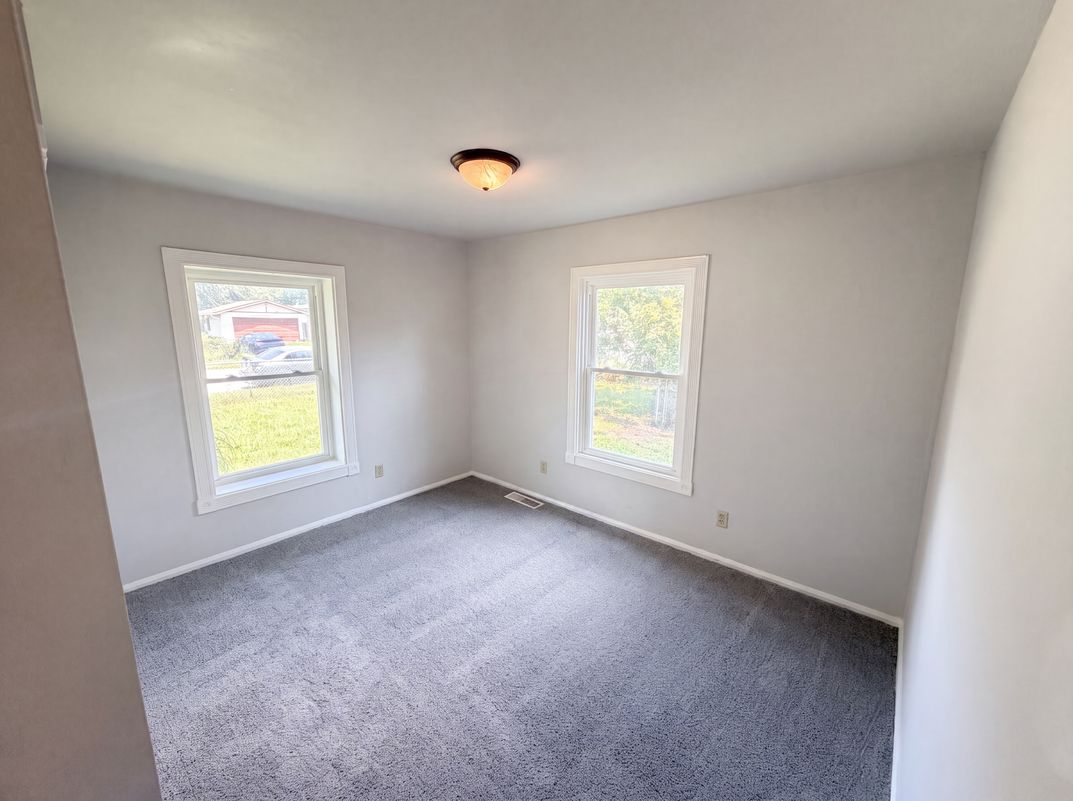 Photo 11 of 18 of 3125 Midvale Dr, Indianapolis, IN