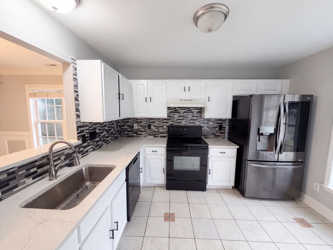 Property photo 2 of 5400 Tanglewood Pine Ln