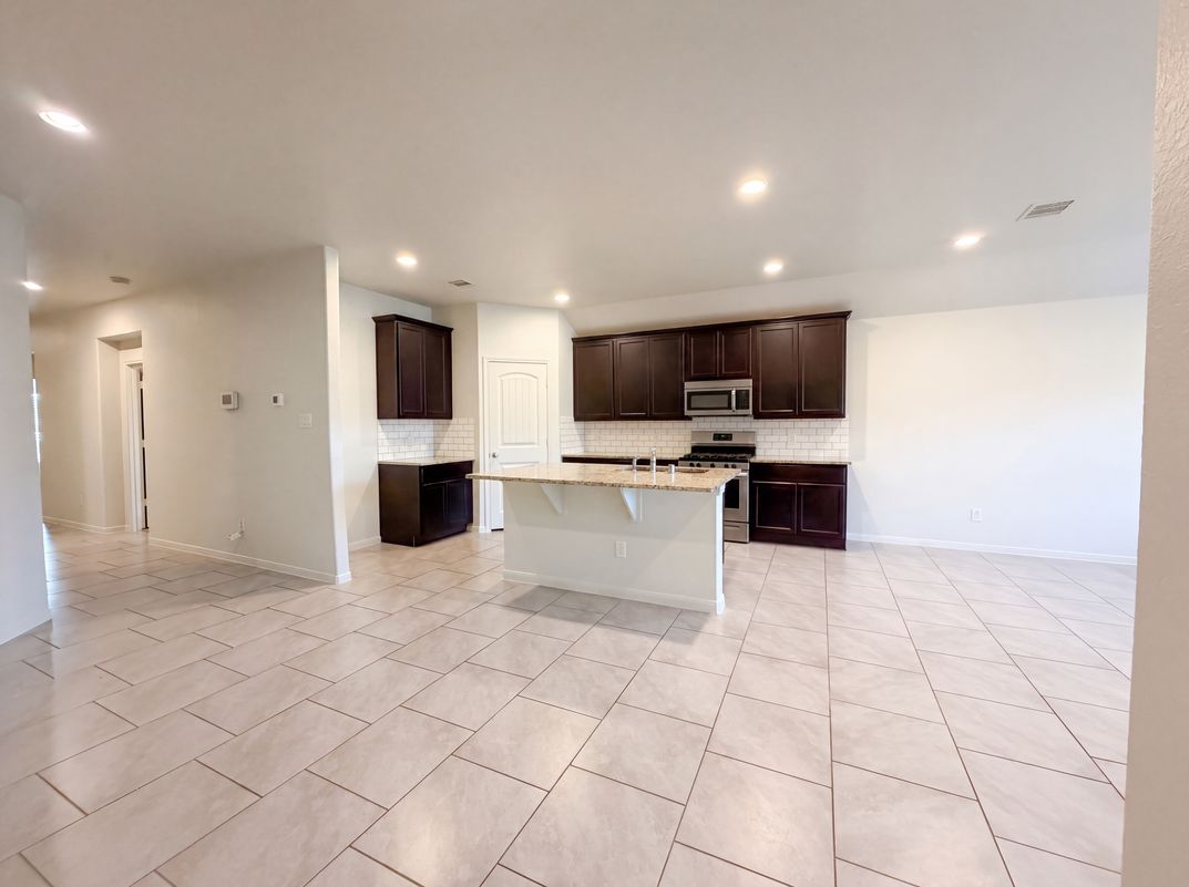 Property photo 2 of 8126 Gambrel Way