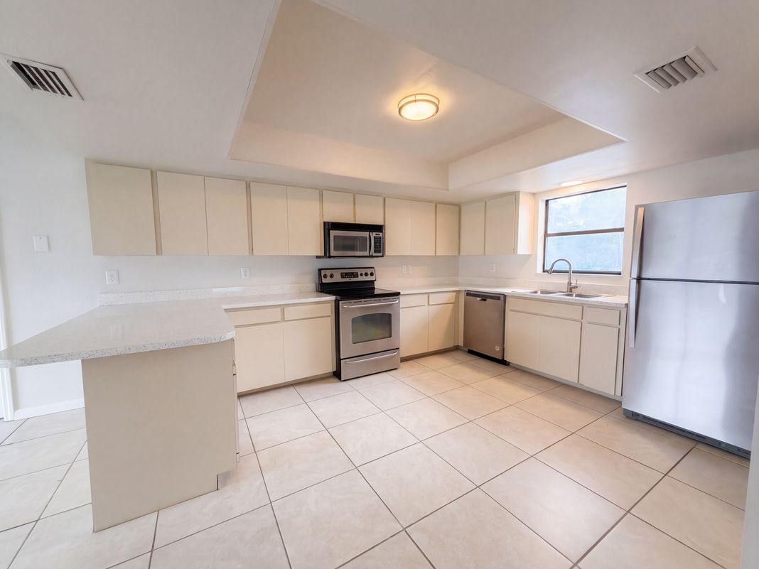 Property photo 2 of 8022 Timber Lake Ln