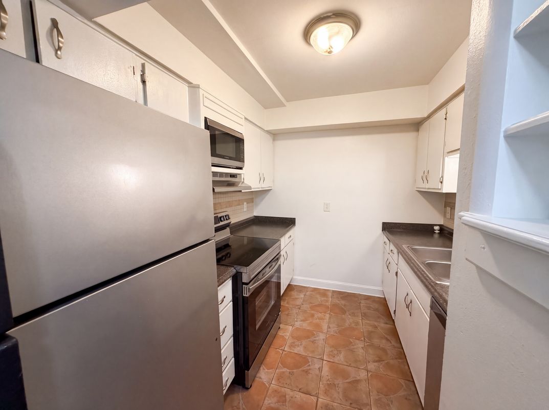 Property photo 3 of 7040 Longstreet Dr Unit C