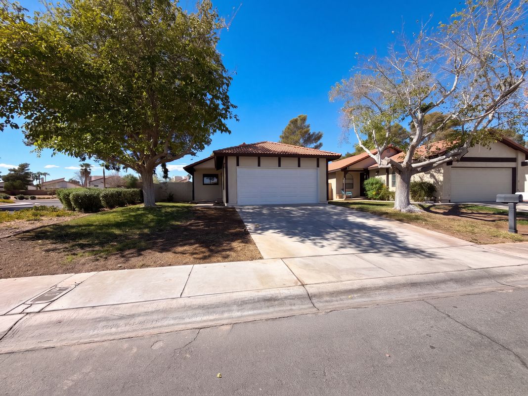 Property photo 1 of 3924 Applecrest St