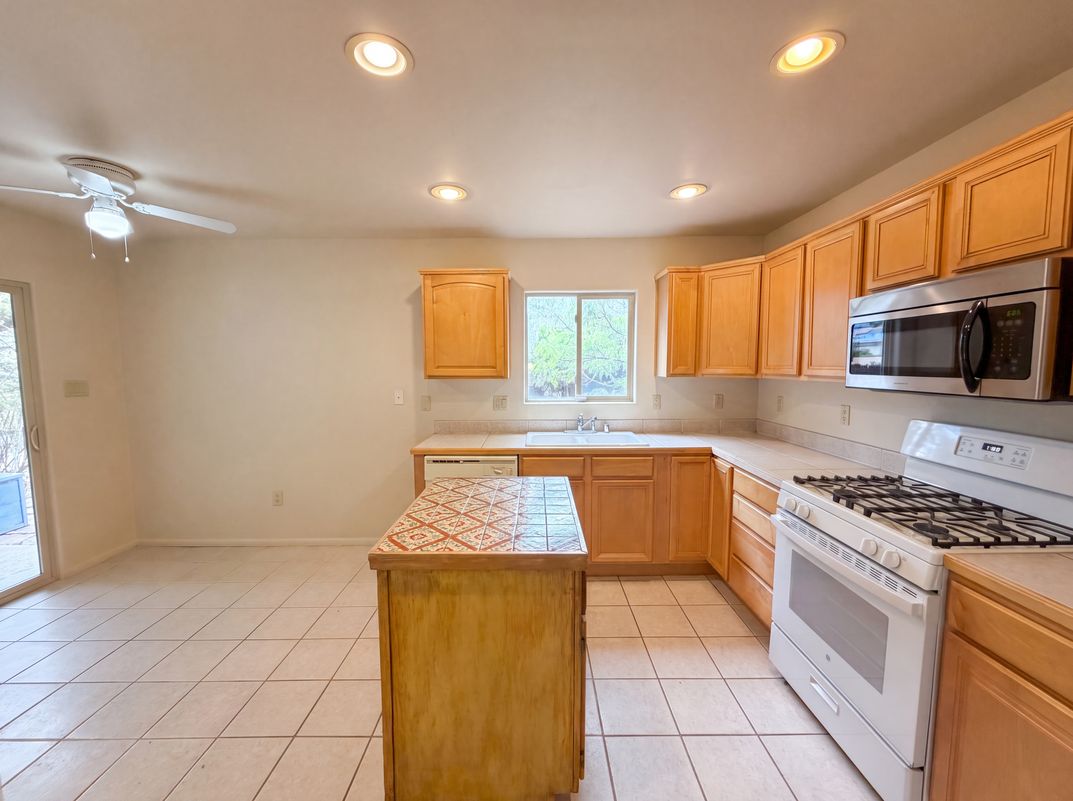 Property photo 2 of 6605 Camino Rojo