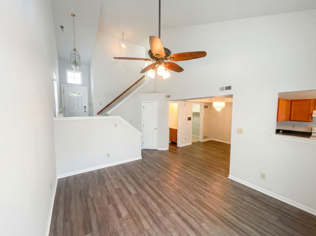 Photo 8 of 24 of 4925 Pembridge Dr, Indianapolis, IN
