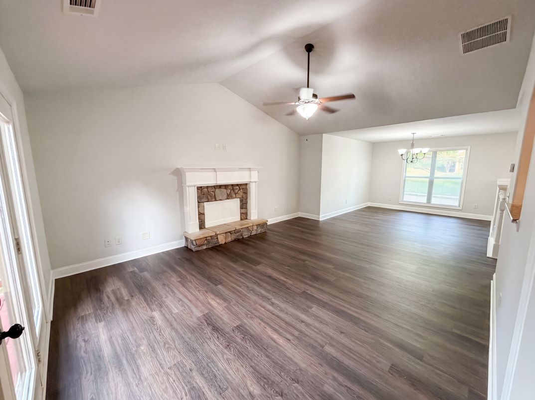 Property photo 3 of 410 Redtail Rd