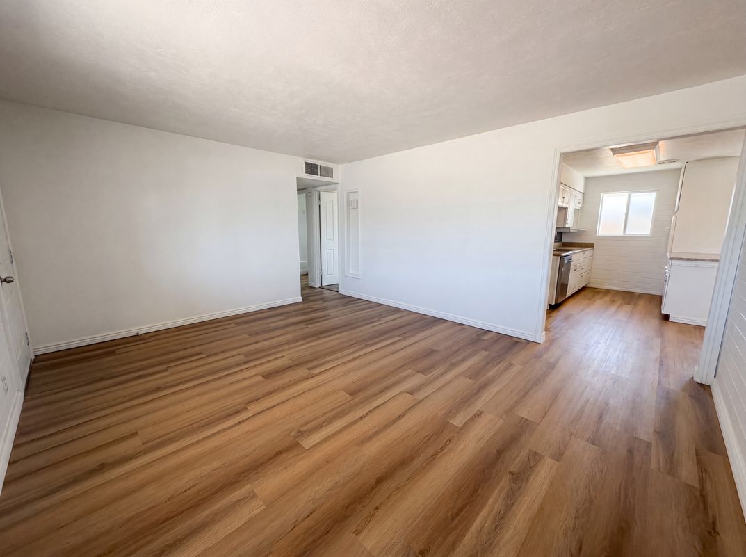 Property photo 3 of 1457 W 7th Ave