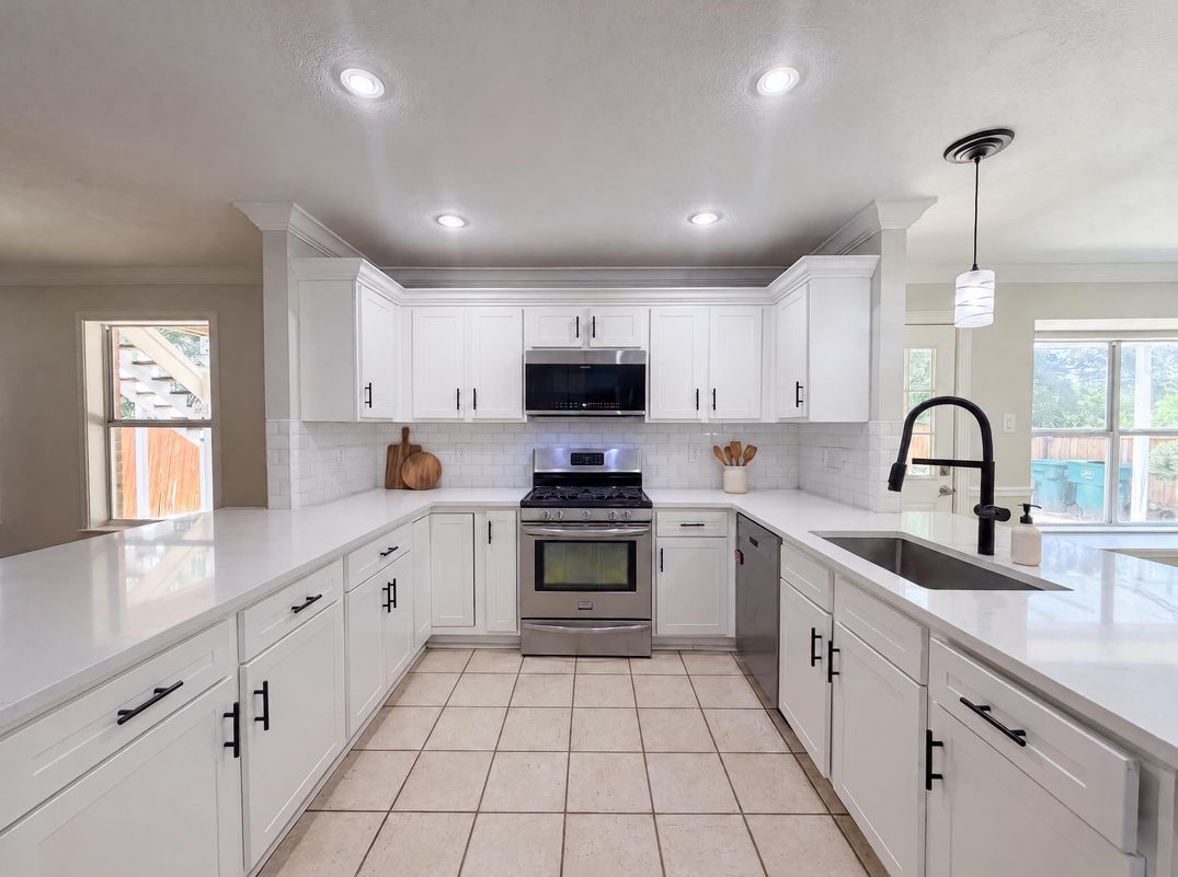Property photo 2 of 6878 Genevieve Dr