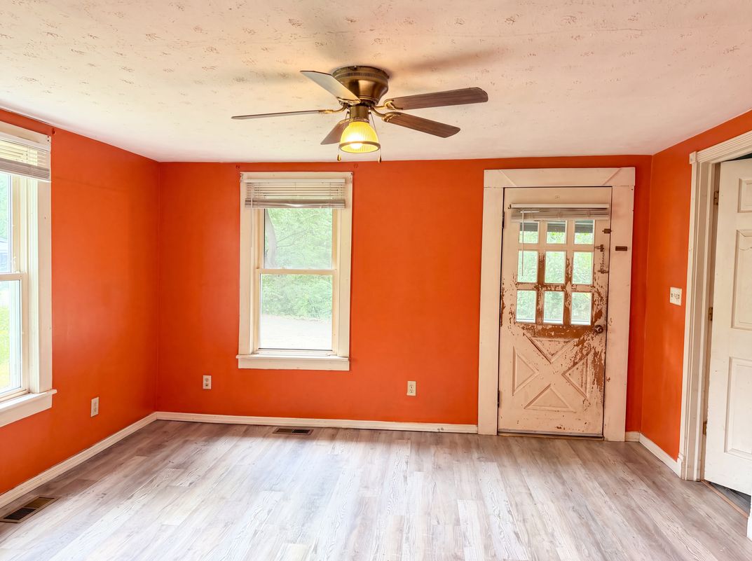 Property photo 3 of 219 W Glen Ave
