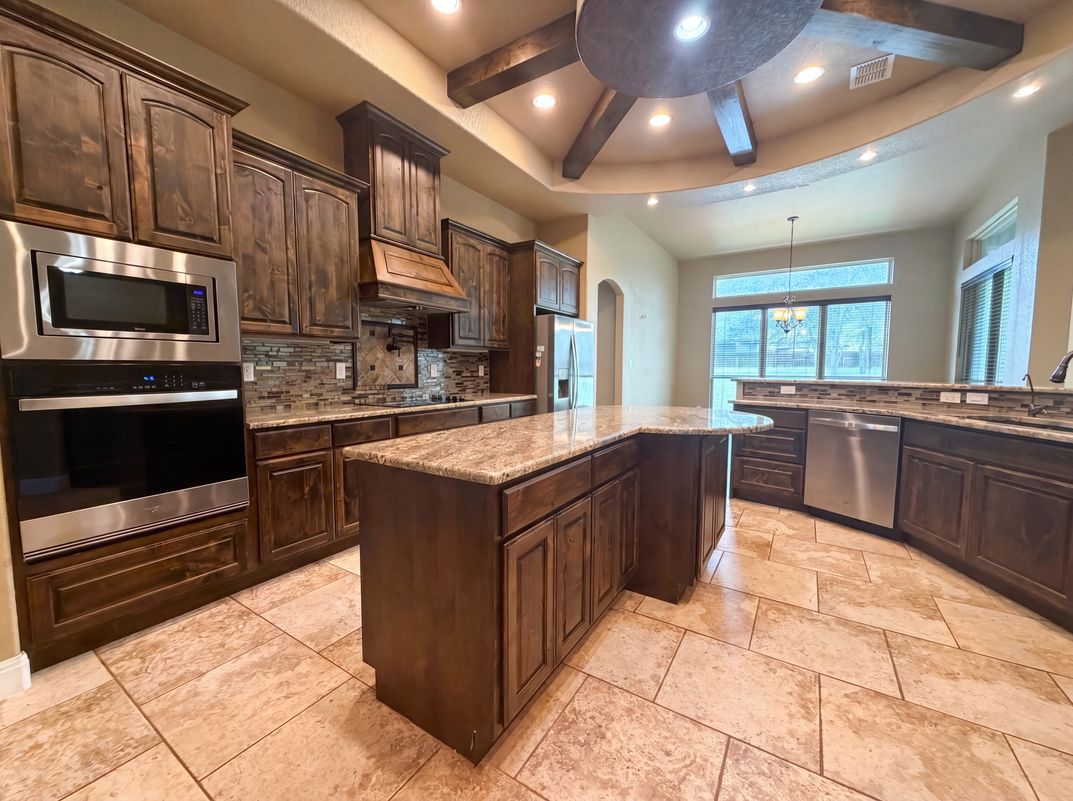 Property photo 2 of 105 E Eden Vly