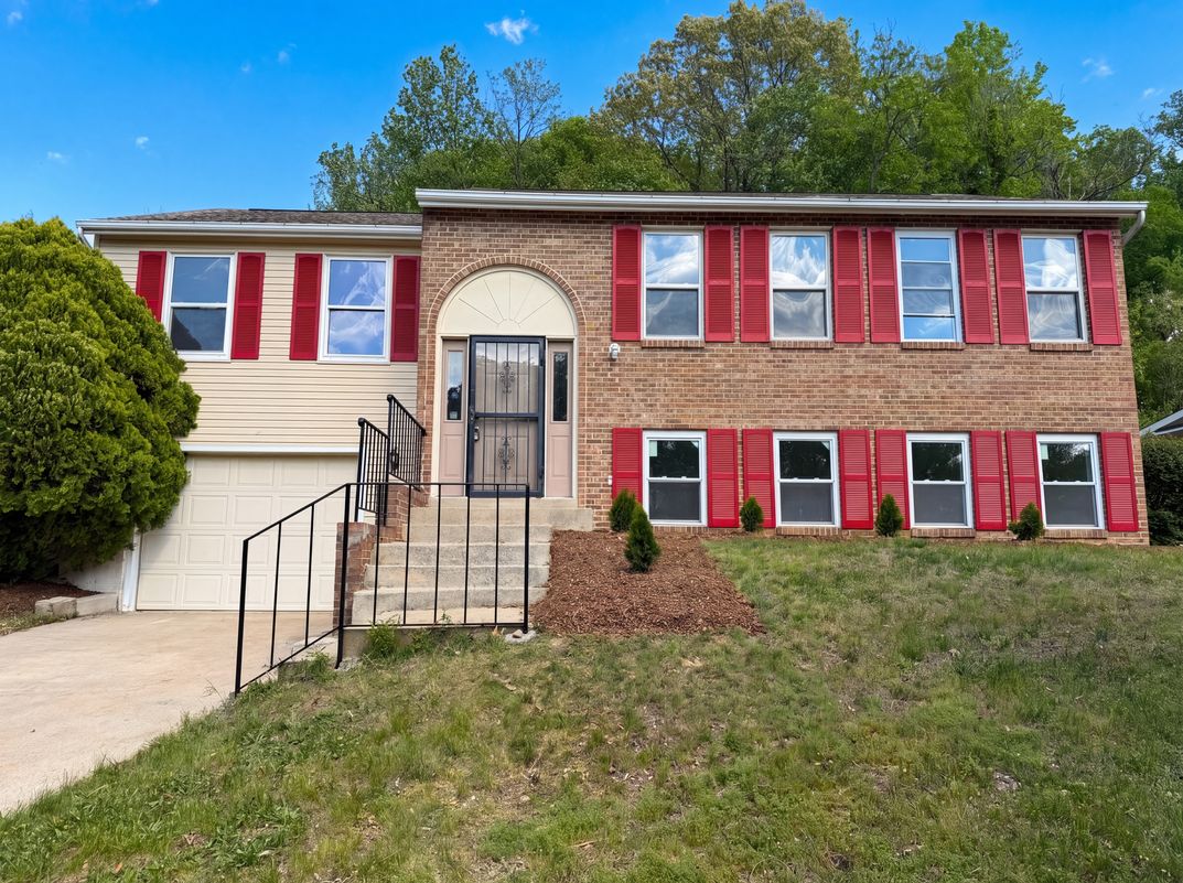 Property photo 1 of 12708 Lampton Ln