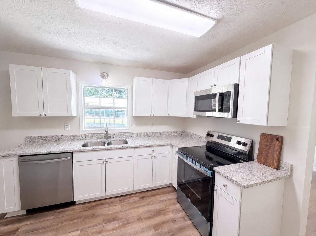 Property photo 2 of 467 Oak Way