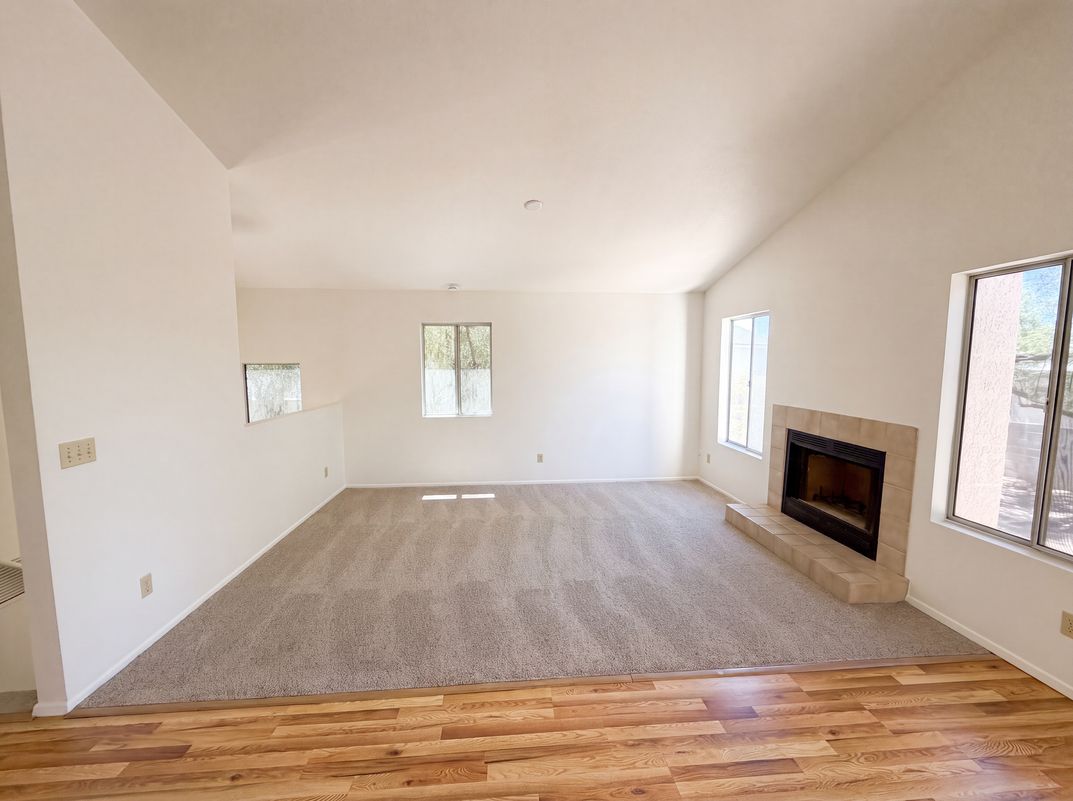 Property photo 3 of 1497 W Argyle Ave