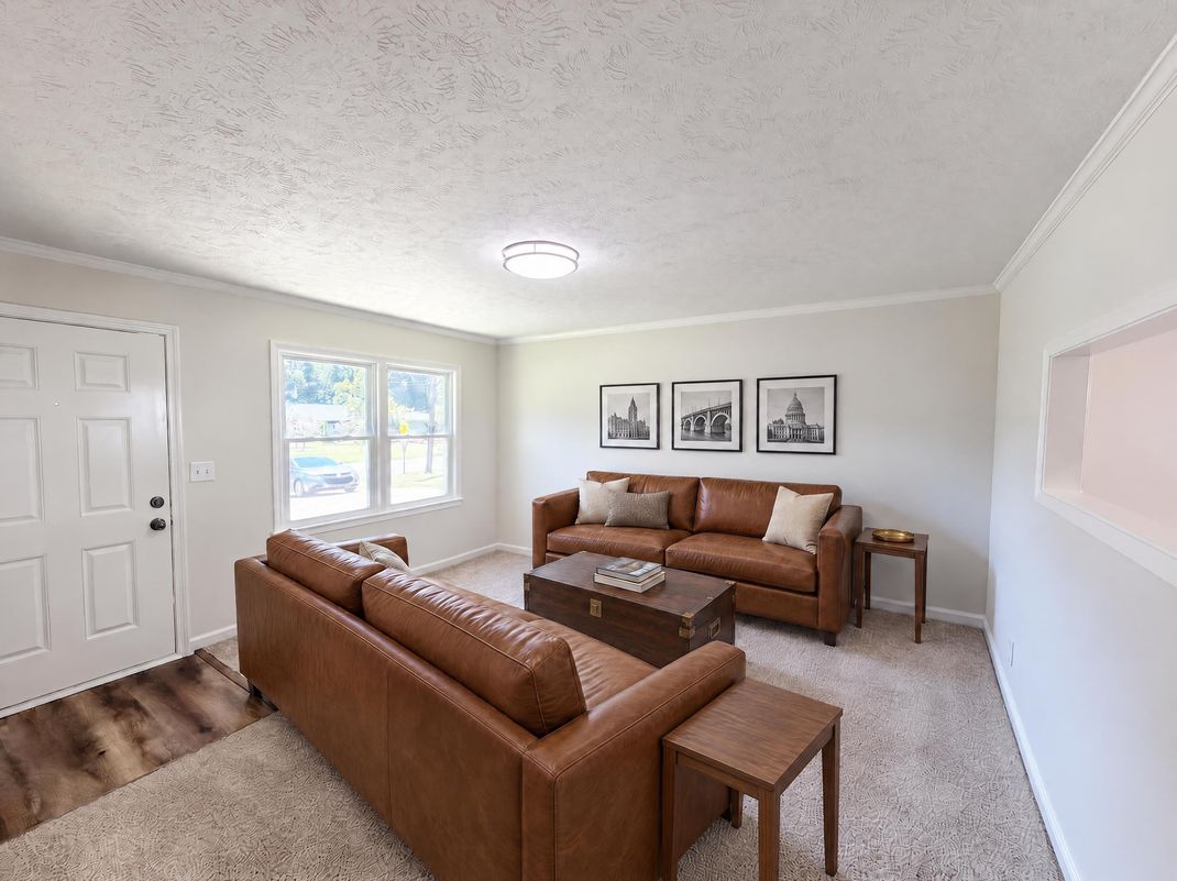 Property photo 3 of 467 Oak Way