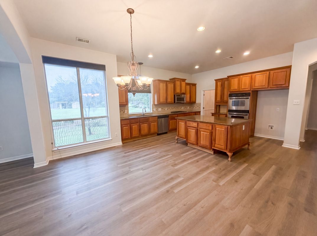Property photo 2 of 1724 Westend Pl