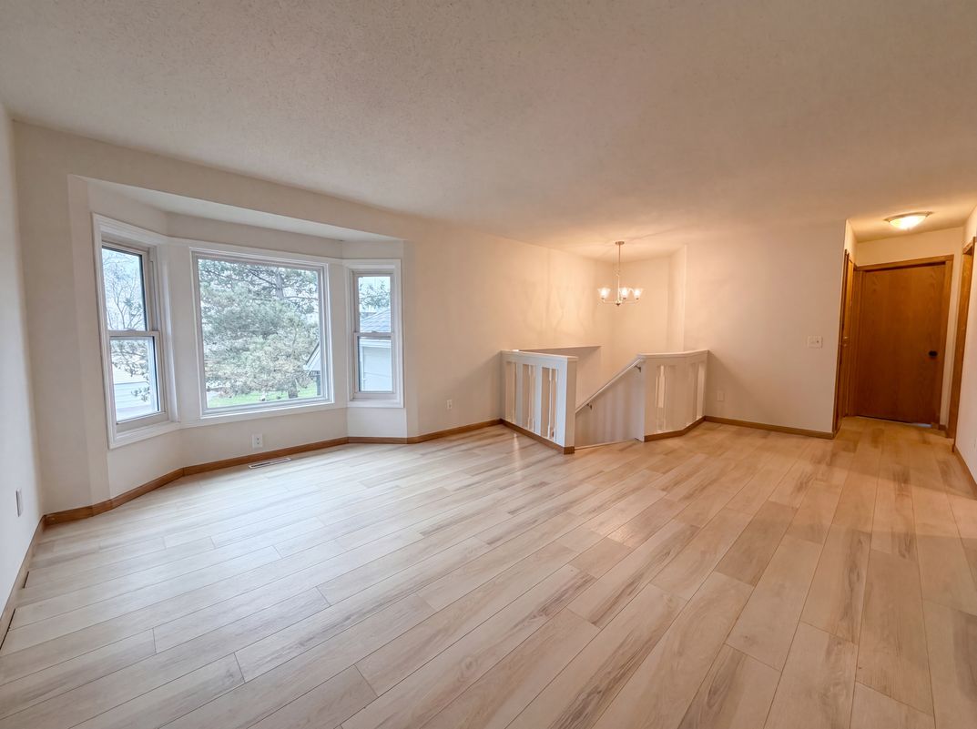 Property photo 3 of 6475 Grand View Dr