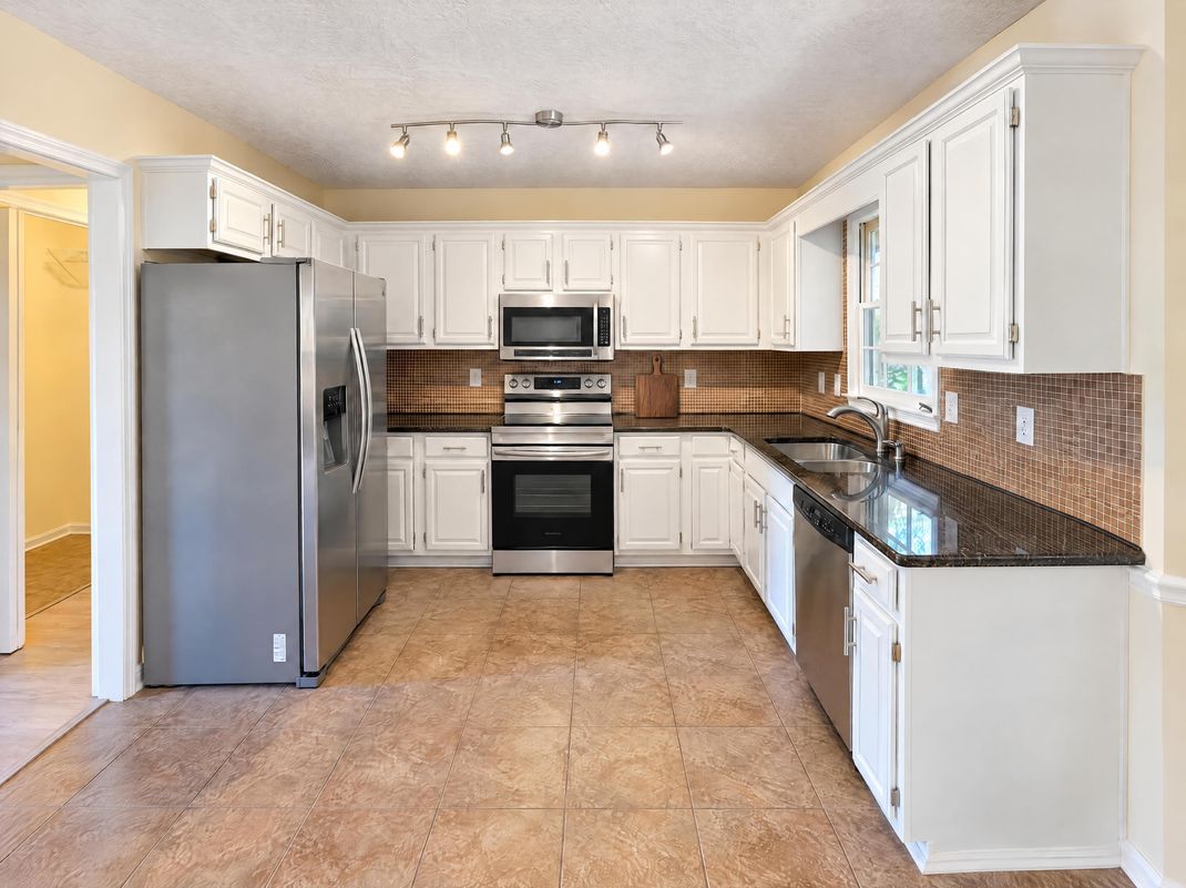 Property photo 2 of 1454 Milford Ct S