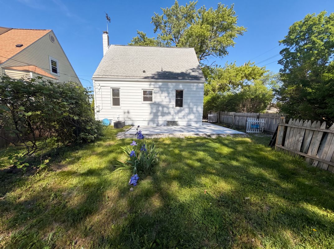 Photo 5 of 28 of 492 Algene St, Lake Orion, MI
