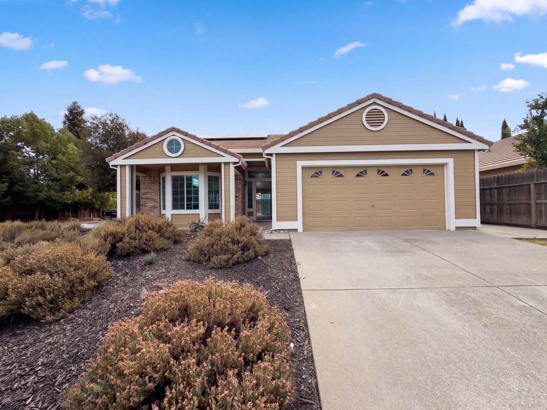 Property photo 1 of 1865 Dorris Ct