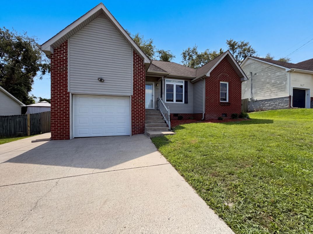 Photo 15 of 18 of 832 Stone Hedge Ct, Old Hickory, TN