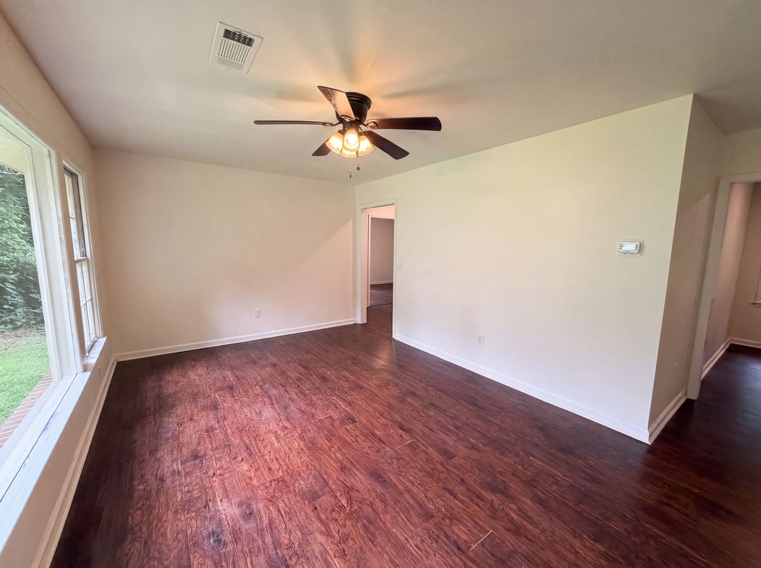 Property photo 3 of 856 Glenway Dr