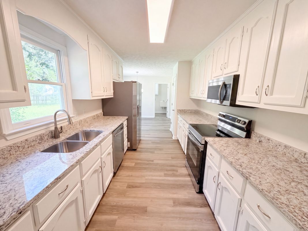 Property photo 2 of 806 Ruswood Rd
