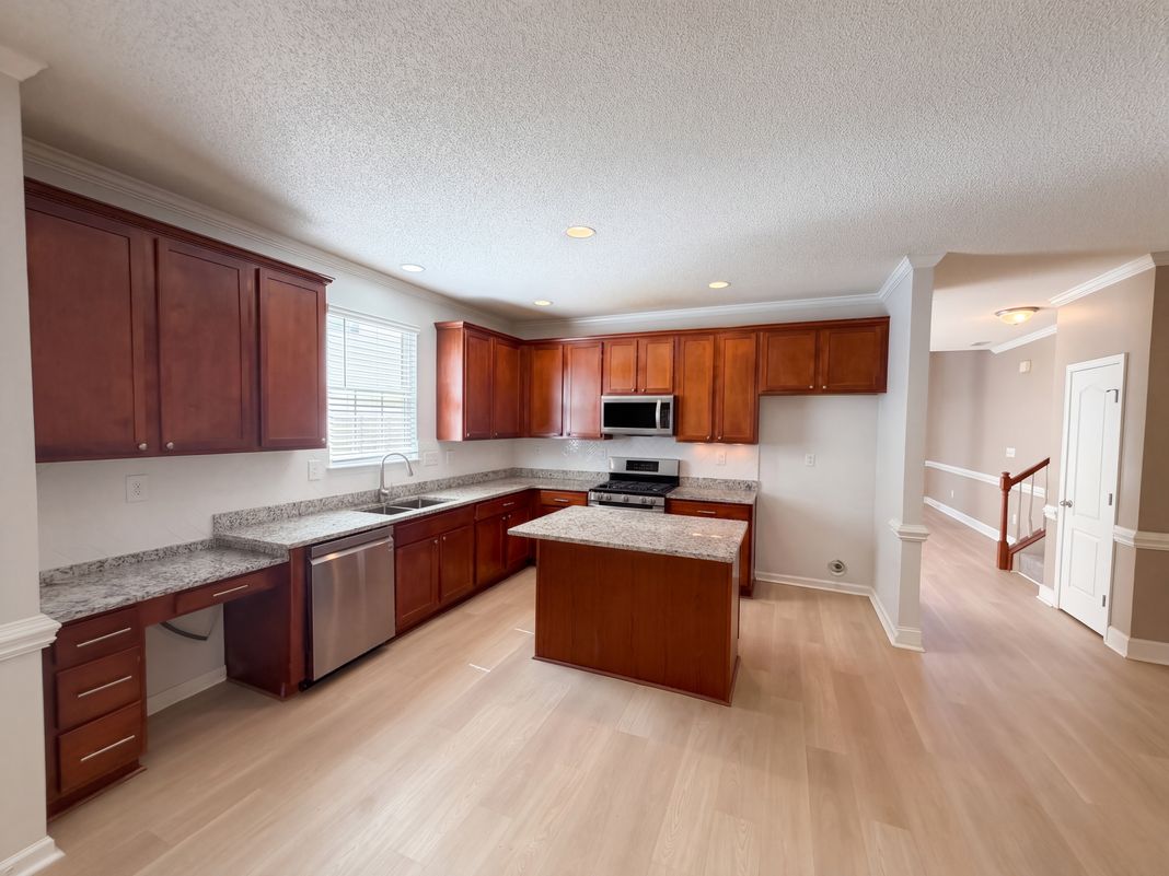 Property photo 2 of 2619 Dutch Grove Cir