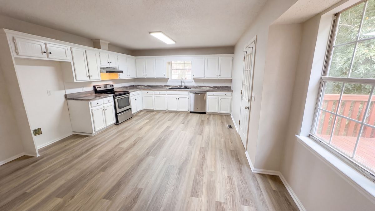 Property photo 2 of 1253 4th Way