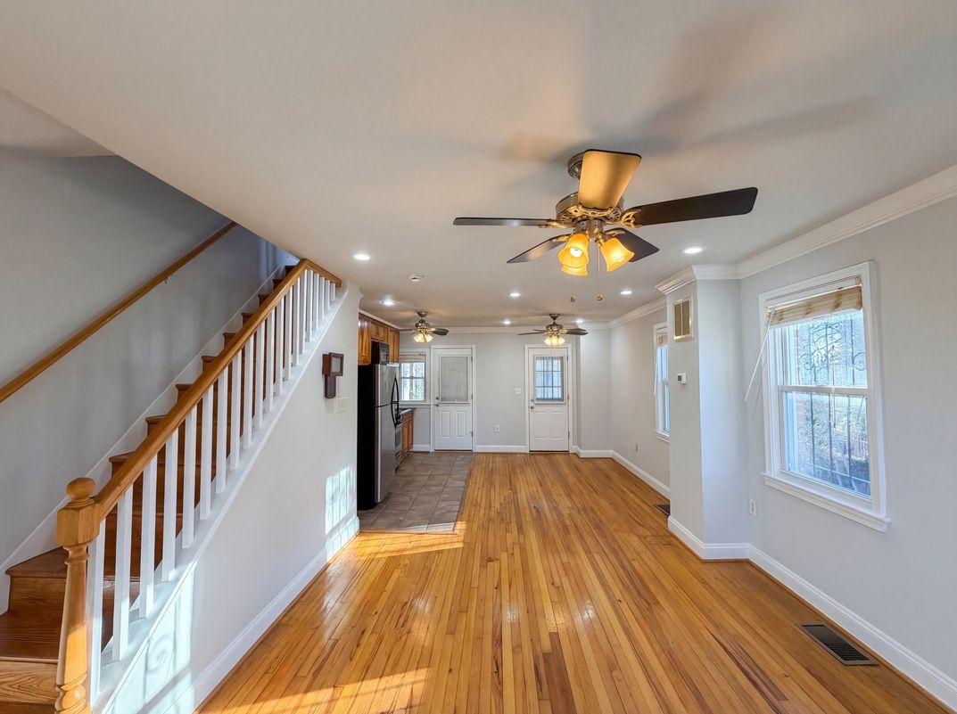 Property photo 3 of 701 Atlantic St SE