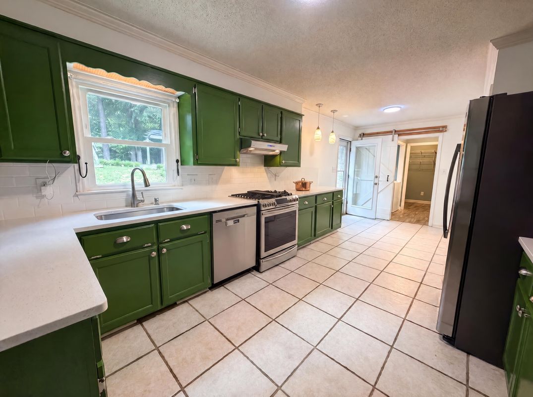 Property photo 2 of 1148 Blossom Ter