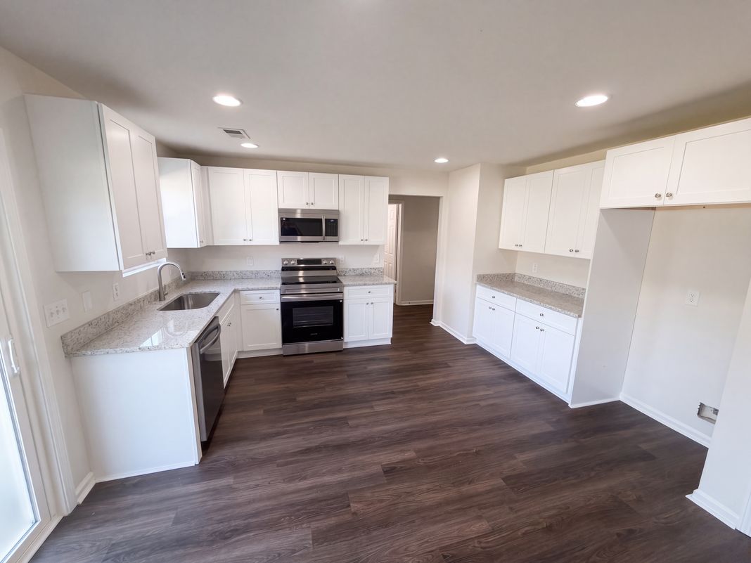 Property photo 3 of 7402 Walton Hl