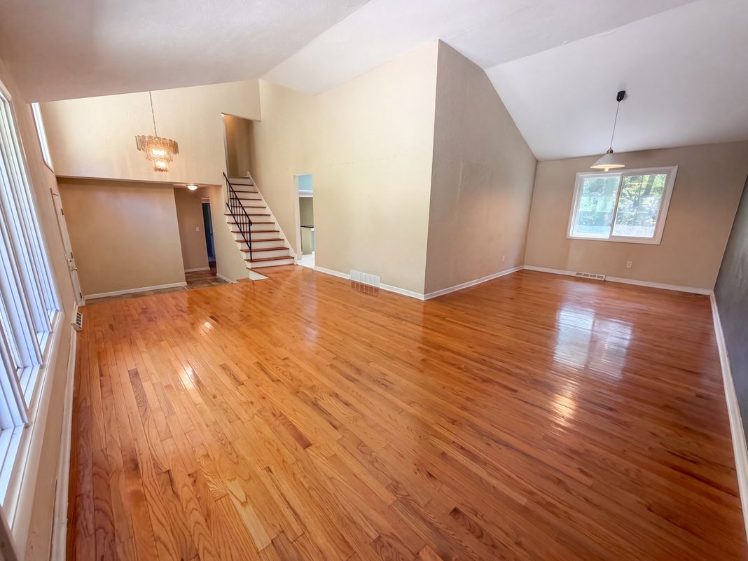 Property photo 3 of 33170 Ledge Hill Dr